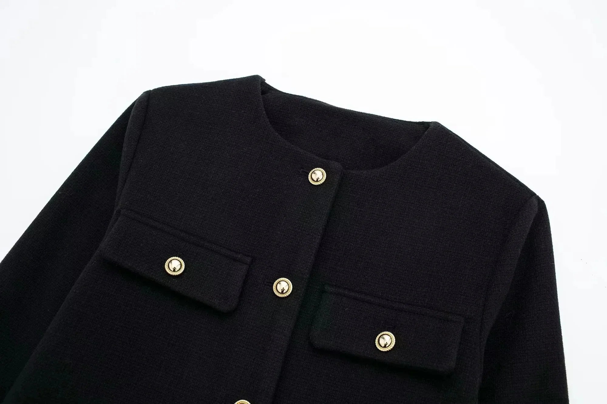 Vintage cropped jacket – timeless elegance for the style-conscious.