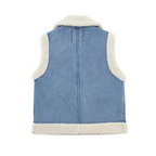 Denim jacket with shearling – vintage flair.