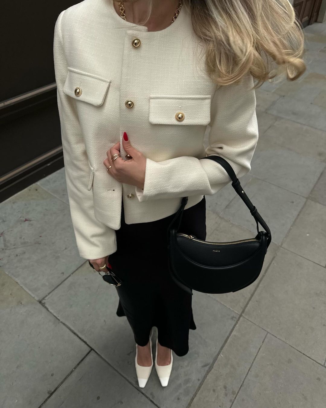 Vintage cropped jacket – timeless elegance for the style-conscious.